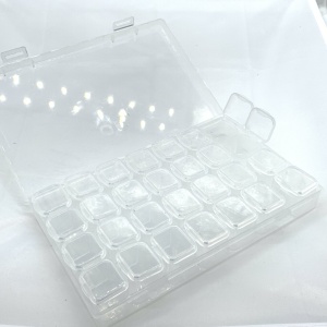 пластиковый-для-страз-28-ячеек-e1598781442958-scaled